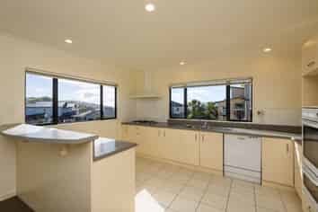 15 Nether Green Crescent , Johnsonville