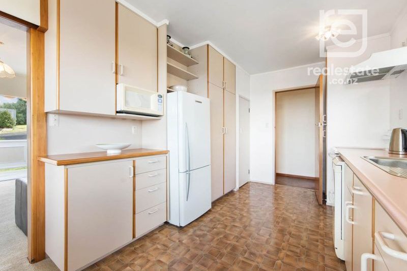Charming Family Home in New Windsor – další