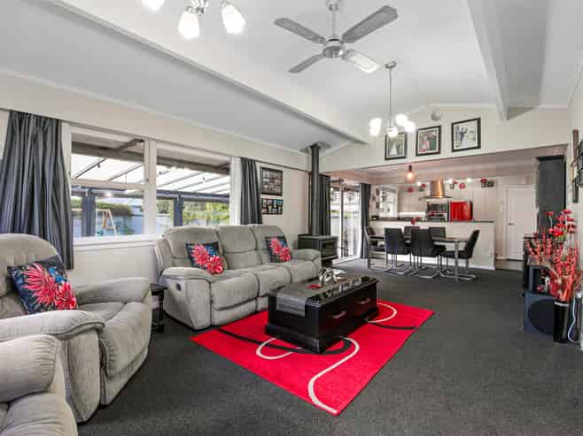 3 Rudd Crescent, Redwoodtown