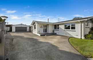 3 Rudd Crescent, Redwoodtown