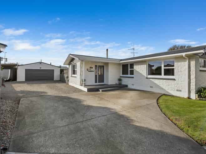 3 Rudd Crescent, Redwoodtown