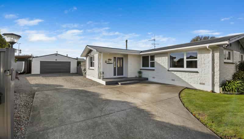 3 Rudd Crescent, Redwoodtown