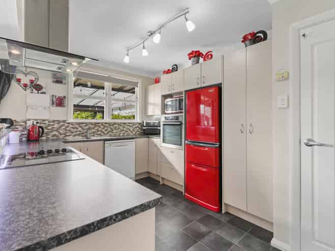 3 Rudd Crescent, Redwoodtown