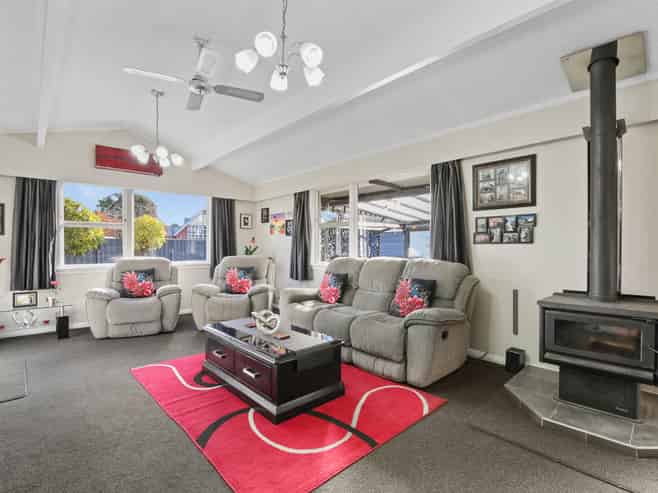 3 Rudd Crescent, Redwoodtown