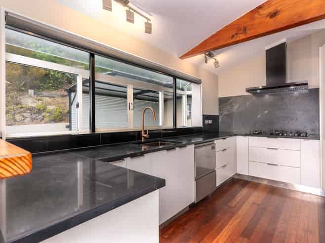 111 Richmond Hill Road, Richmond Hill