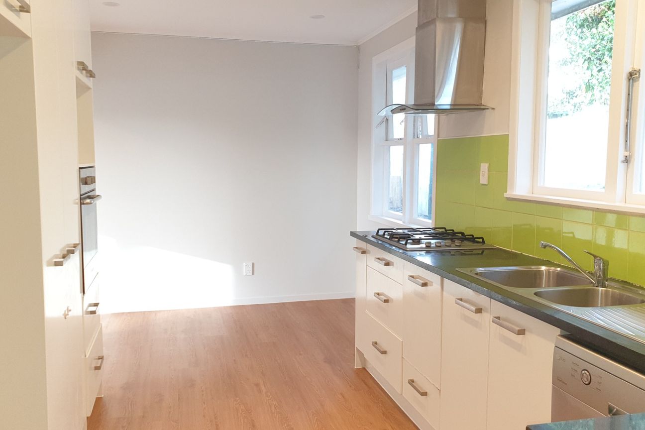 Renovated three bedroom home - Widok 2