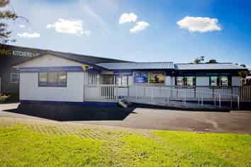 STANDALONE OFFICE WITH HIGH VISIBILITY
