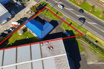 STANDALONE OFFICE WITH HIGH VISIBILITY
