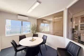 STANDALONE OFFICE WITH HIGH VISIBILITY
