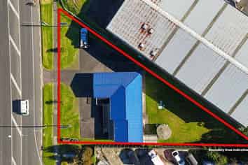 STANDALONE OFFICE WITH HIGH VISIBILITY
