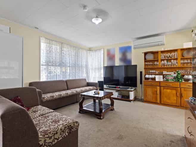 6 Geoffrey Place, Mangere East