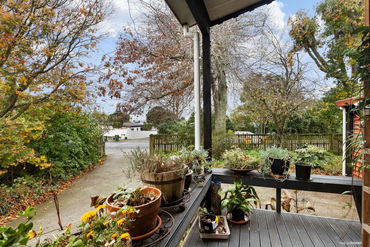 Delightful Character, Expansive Spaces & Gardens - Widok 6