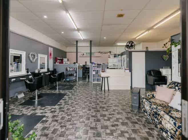 COMMERCIAL INVESTMENT - DEADLINE FOR OFFERS