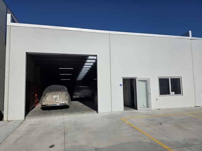 Modern Warehouse in Popular Burnside Complex