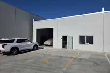 Modern Warehouse in Popular Burnside Complex