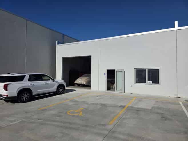 Modern Warehouse in Popular Burnside Complex