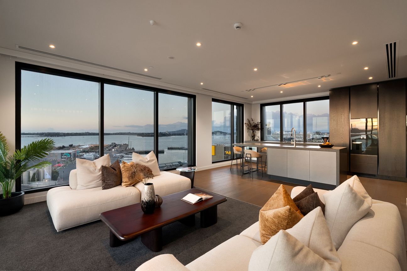 A Waterfront Residence of International Calibre - Mehr