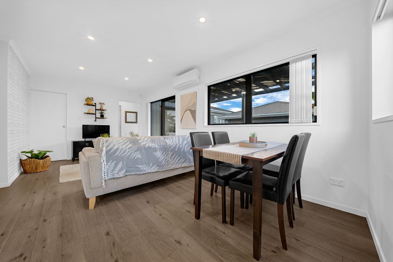 Modern Living at Its Best- Must Sell - Więcej