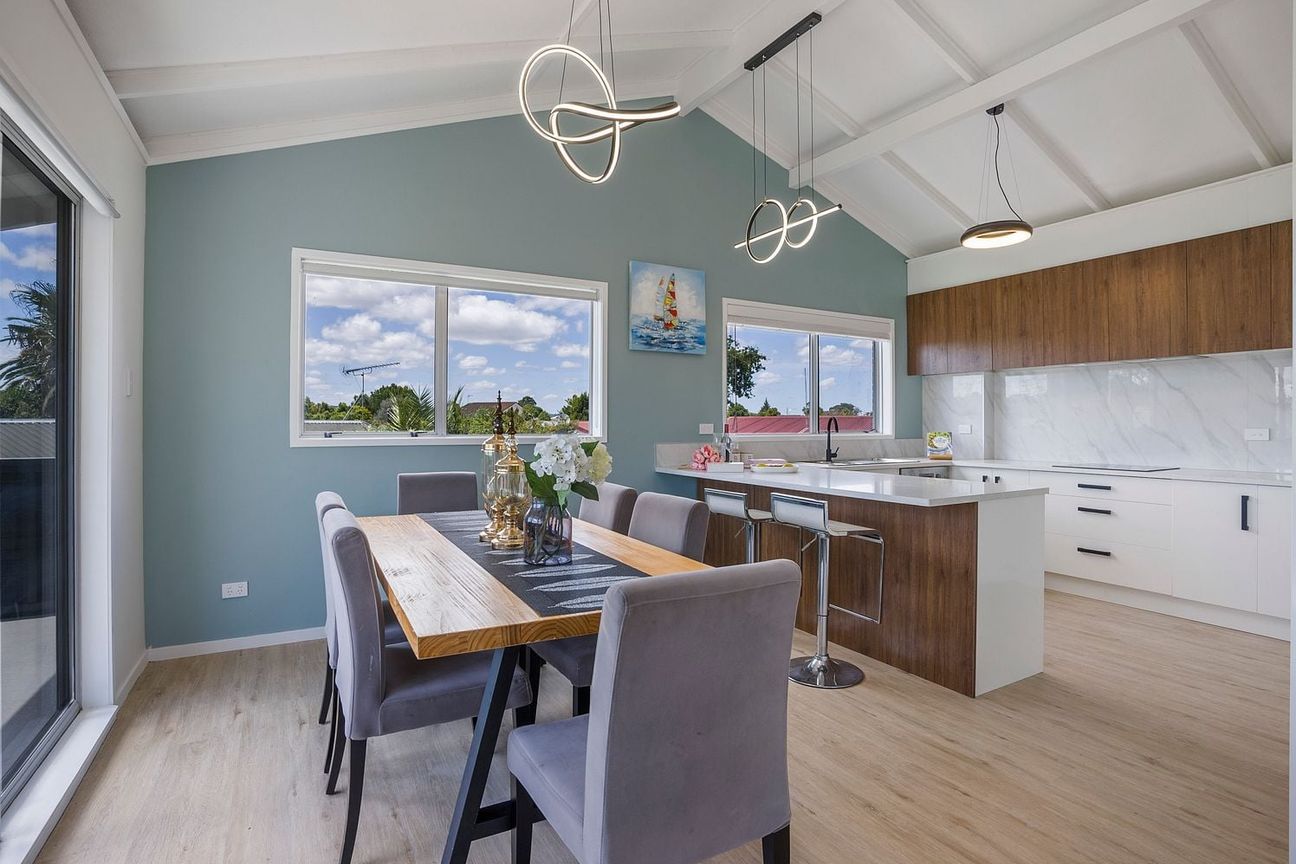 Refreshed, Spacious & Sunny Home - Bild 2