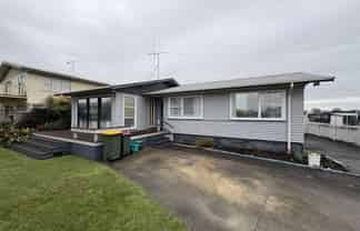 5 Rosalind Street , Deanwell