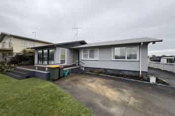 5 Rosalind Street , Deanwell