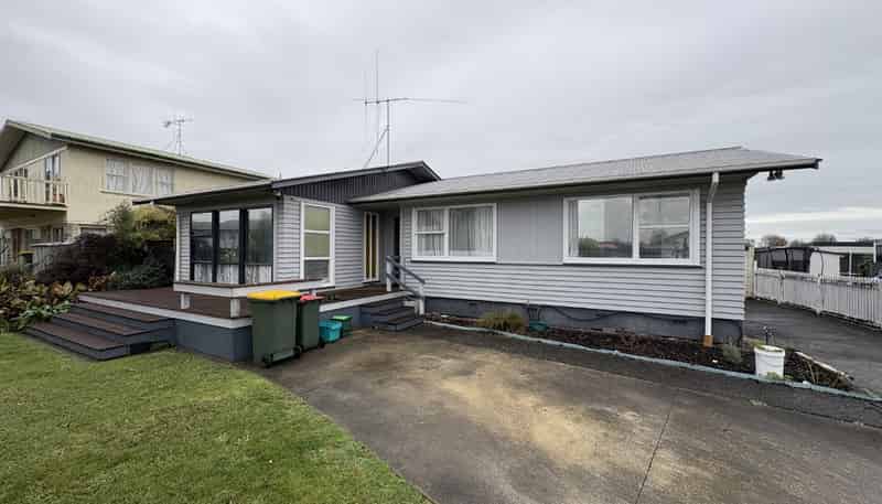 5 Rosalind Street , Deanwell