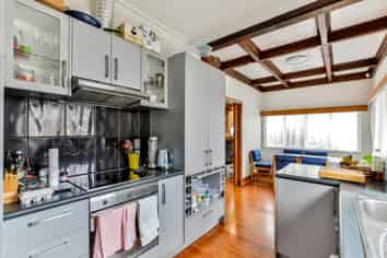 1298 Dominion Road, Mount Roskill