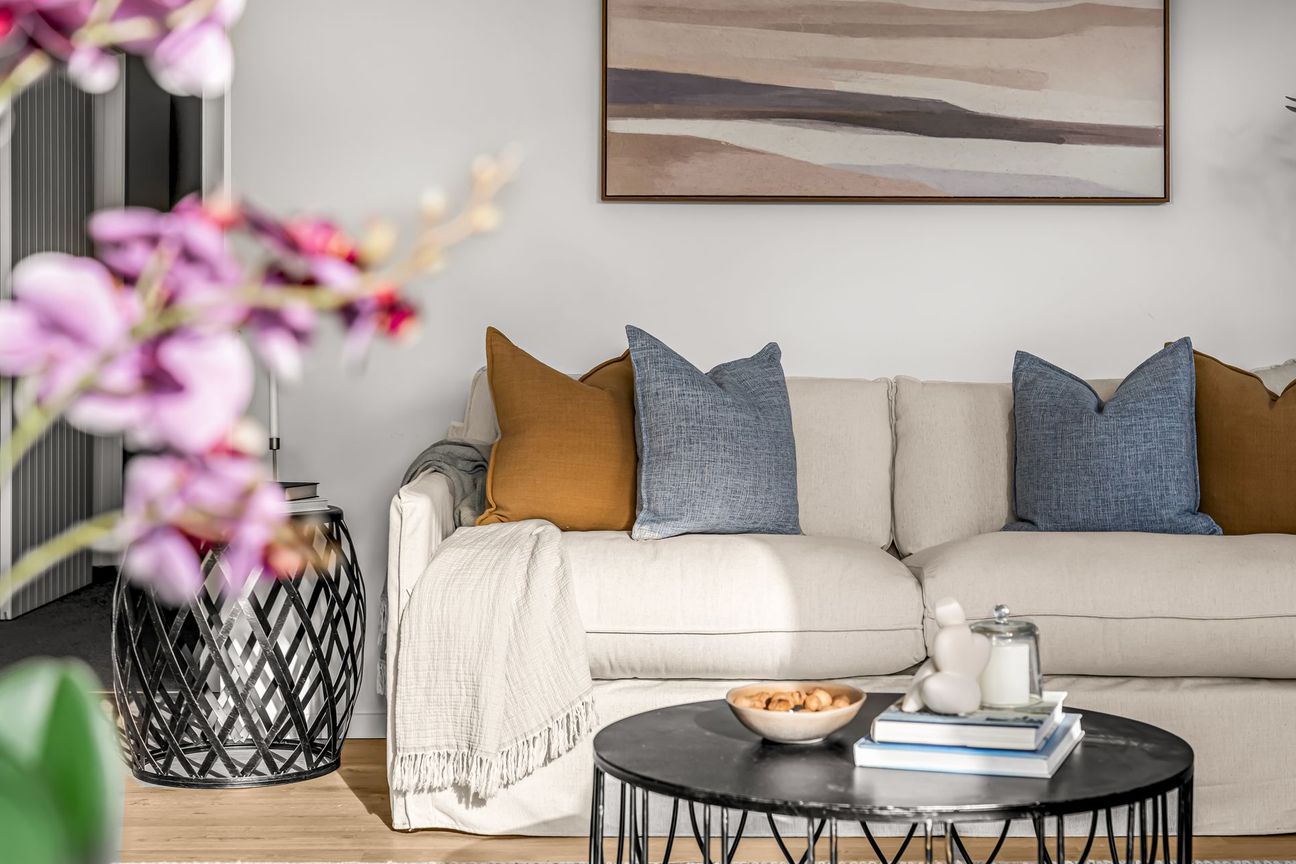 Two Homes. One Incredible Opportunity - Altro