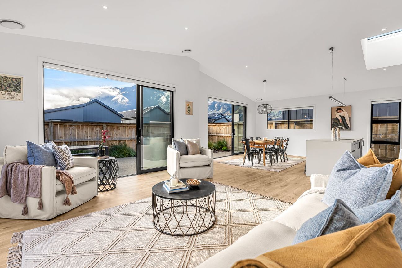 Two Homes. One Incredible Opportunity - Vista 2