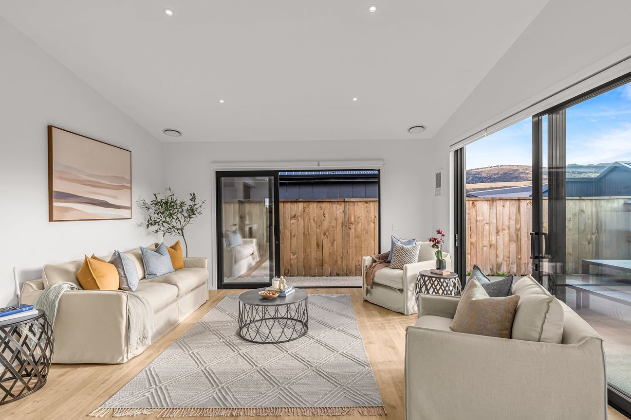 Two Homes. One Incredible Opportunity - Vista 4