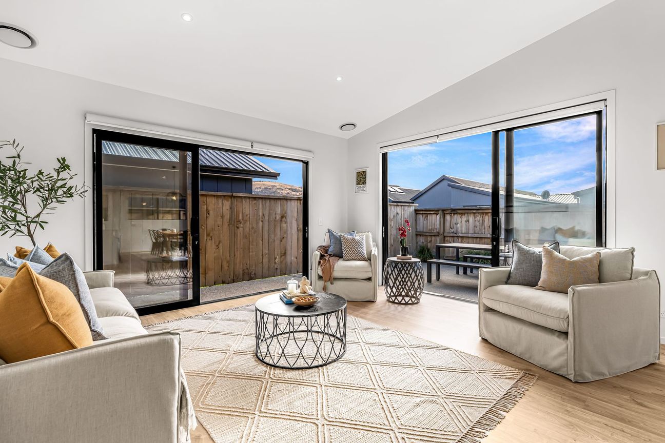 Two Homes. One Incredible Opportunity - Vista 5