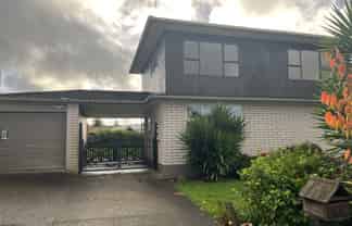 13 Amun Place, Pomare