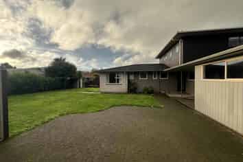 13 Amun Place, Pomare