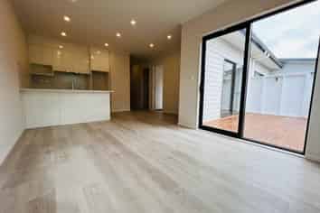 82D Eversleigh Road, Belmont