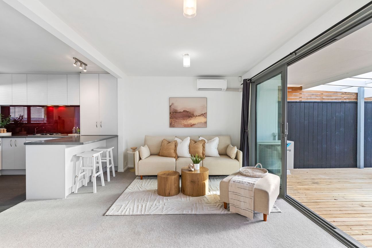 Sunny, Secure and Immaculately Presented - Meer