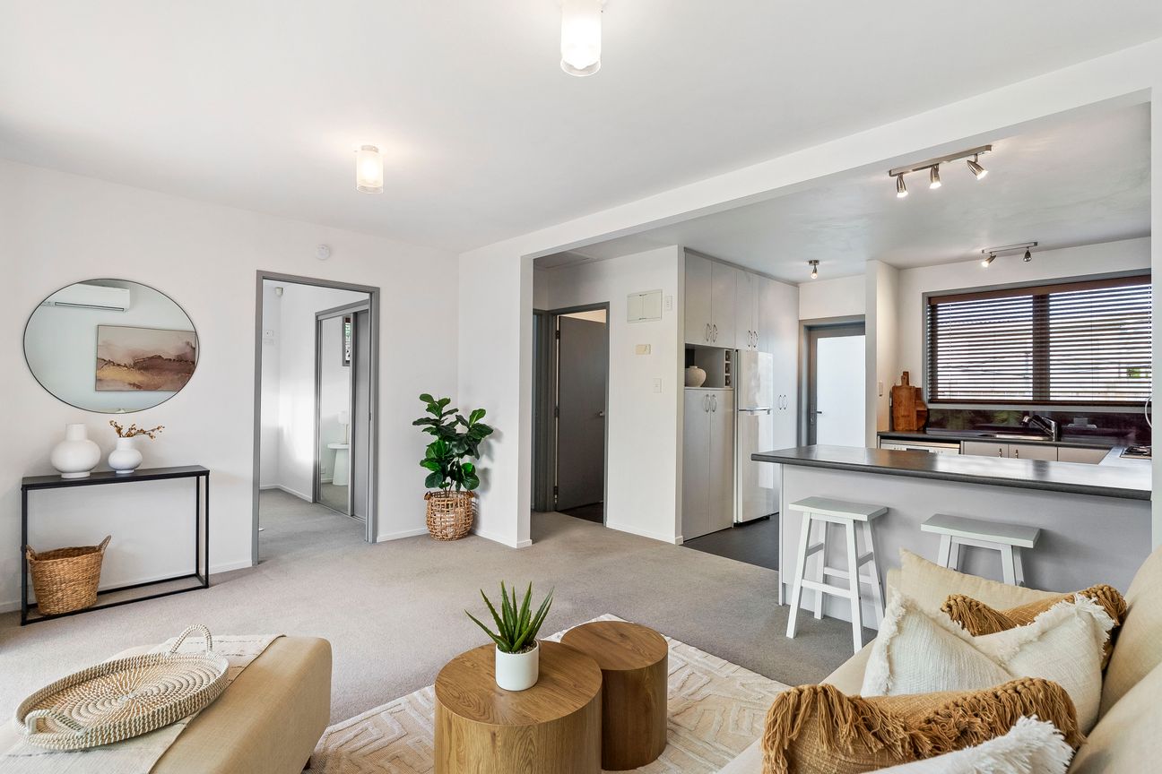 Sunny, Secure and Immaculately Presented - Aanzicht 6