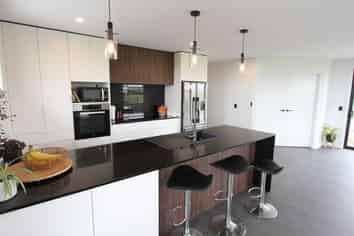 124 Johns Road, Inglewood