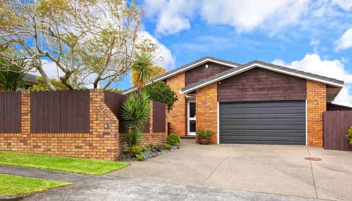8 Billabong Place, Botany Downs