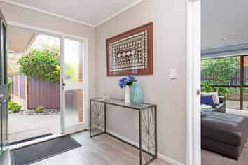 8 Billabong Place, Botany Downs
