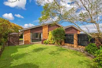 8 Billabong Place, Botany Downs