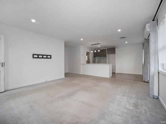 25A Hewlett Road, Massey