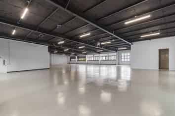 PRIME EPSOM SHOWROOM WITH AMPLE PARKING

