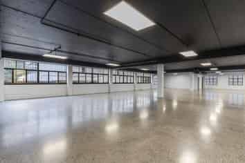 PRIME EPSOM SHOWROOM WITH AMPLE PARKING
