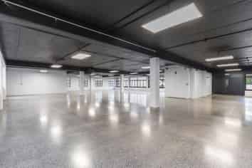 PRIME EPSOM SHOWROOM WITH AMPLE PARKING
