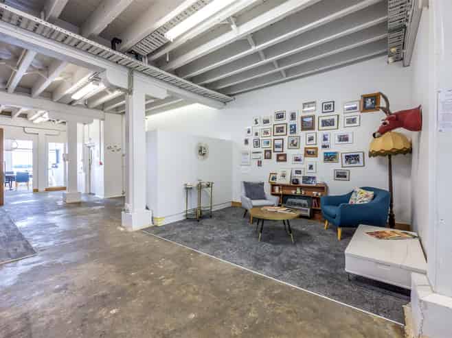 CBRE - UNIQUE WATERFRONT CBD OFFICE