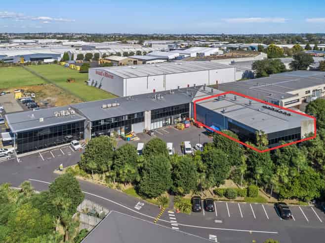 Modern industrial in Harbourside Business Park