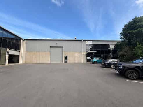 Modern industrial in Harbourside Business Park