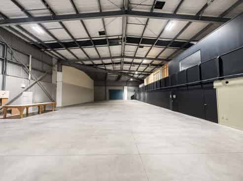 Modern industrial in Harbourside Business Park