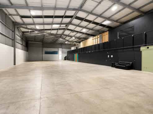Modern industrial in Harbourside Business Park