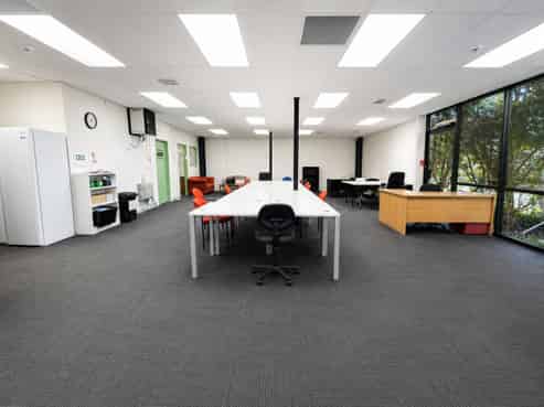 Modern industrial in Harbourside Business Park